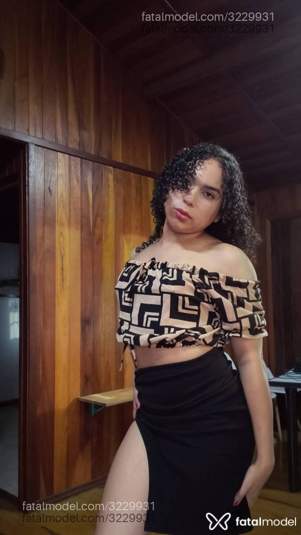 Acompanhante mulher trans morena (o) de olhos castanhos - Piettra