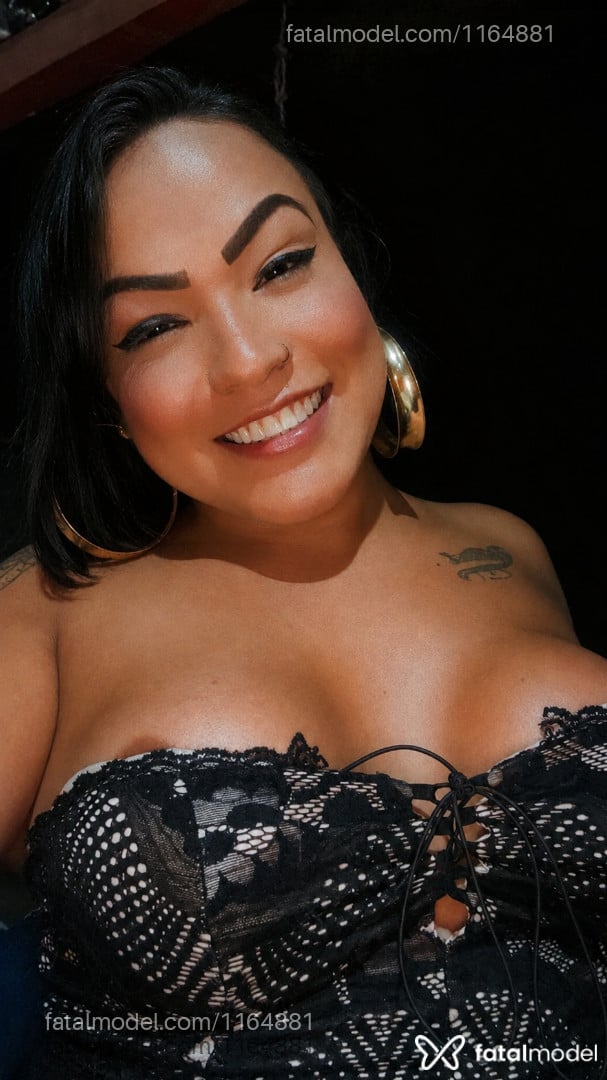 Acompanhante travesti morena (o) de olhos pretos - Vicky Araujo