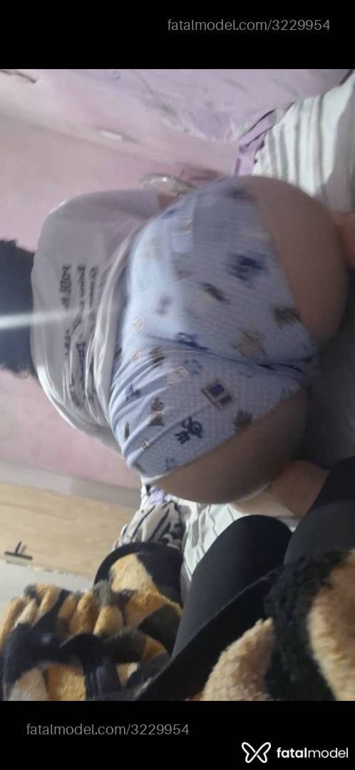 Acompanhante mulher trans morena (o) de olhos pretos - Lua