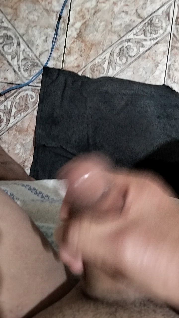 Acompanhante homem com cabelo castanho de olhos castanhos - Leite Groço