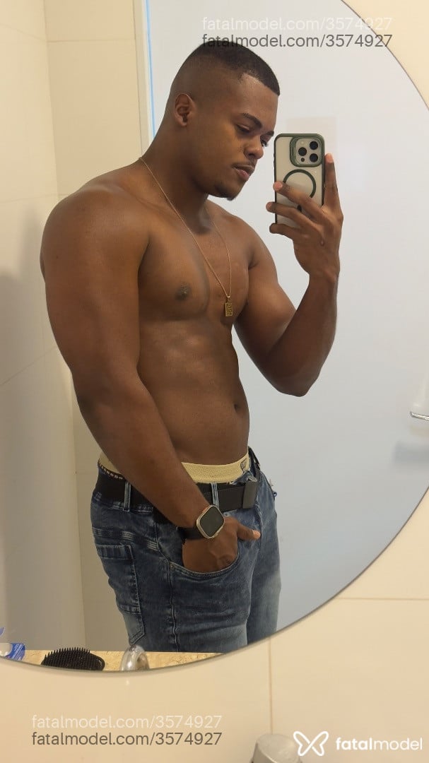 Acompanhante homem morena (o) de olhos castanhos - Magno