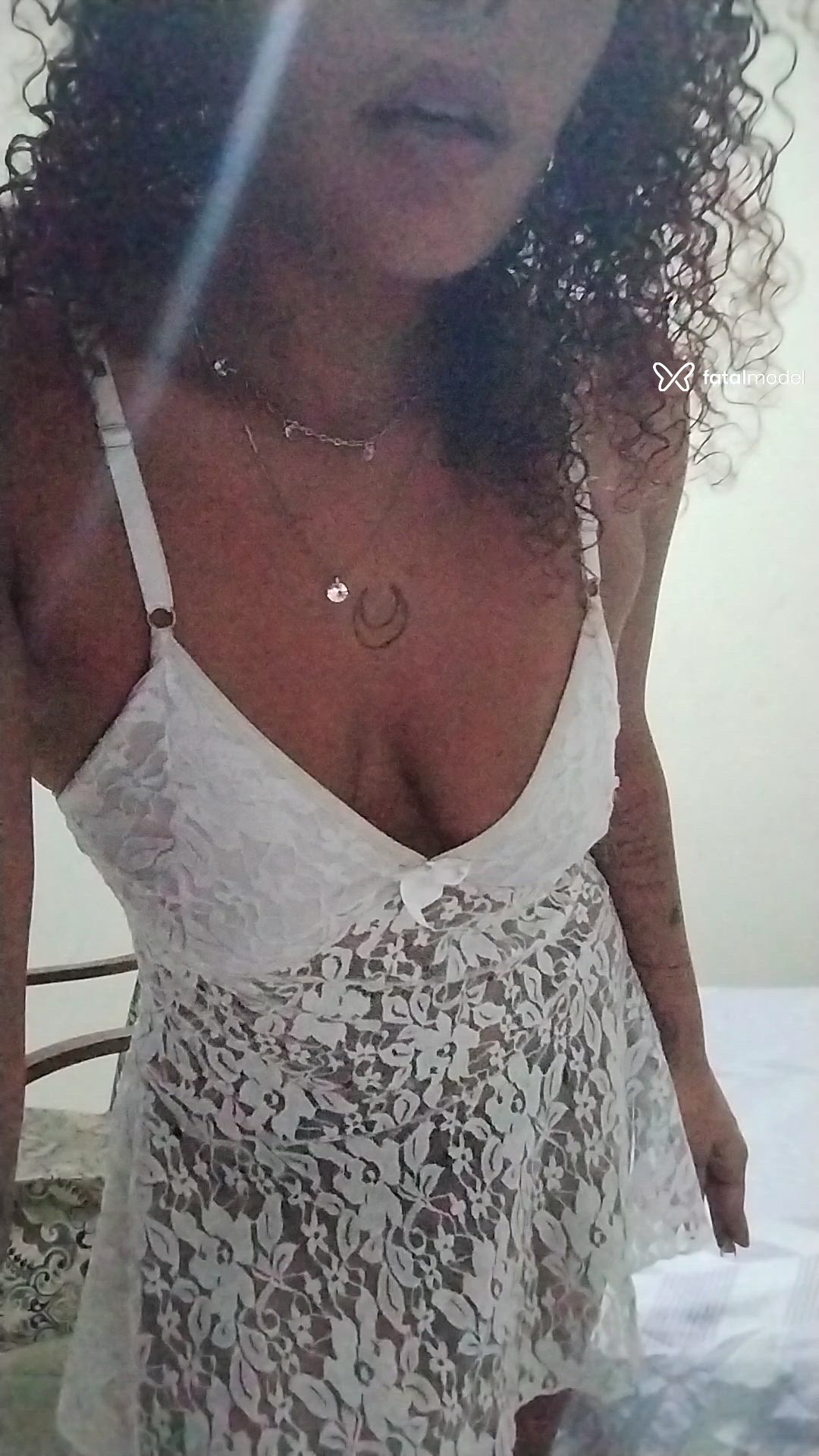 Acompanhante mulher morena (o) de olhos castanhos - Alice Braga