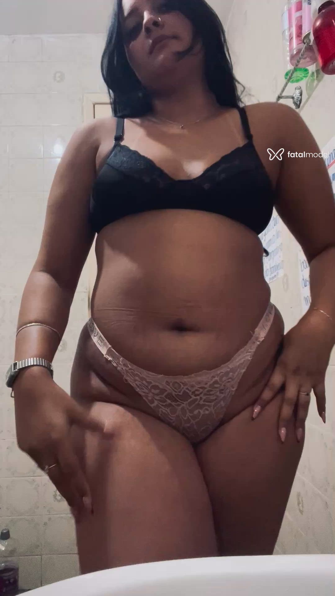 Acompanhante mulher morena (o) de olhos castanhos - Sarah