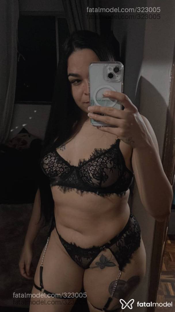 Acompanhante mulher morena (o) de olhos castanhos - GIOVANNA