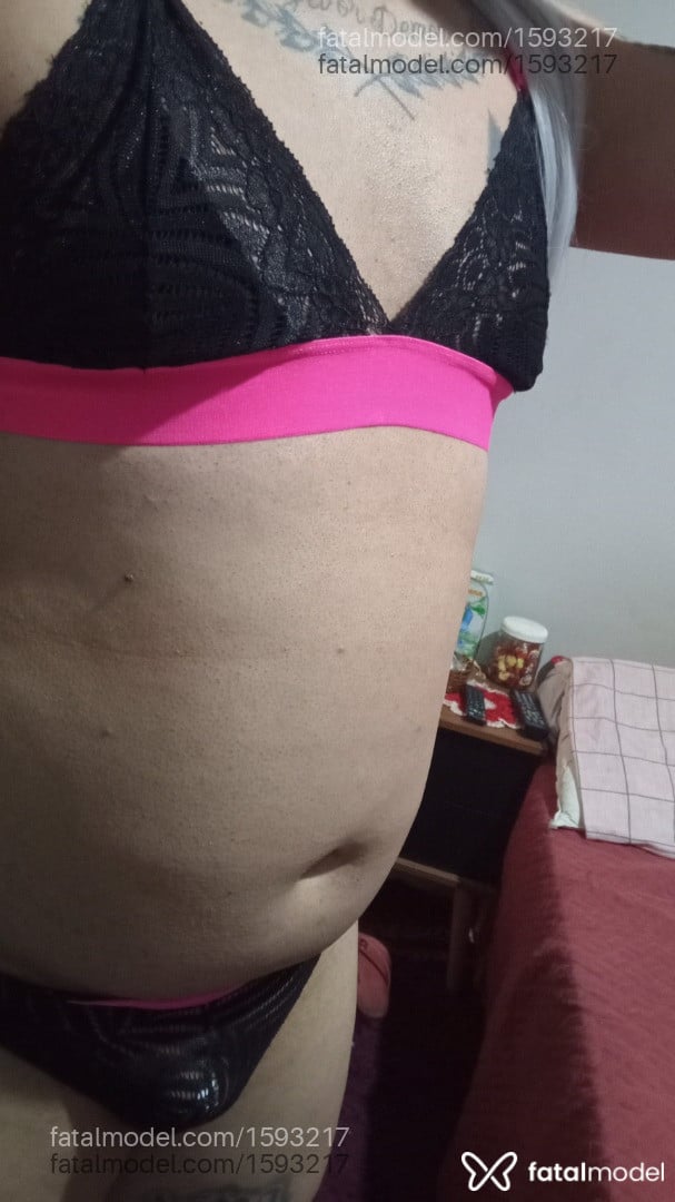 Acompanhante mulher trans ruiva (o) de olhos castanhos - Lorena Karvalho
