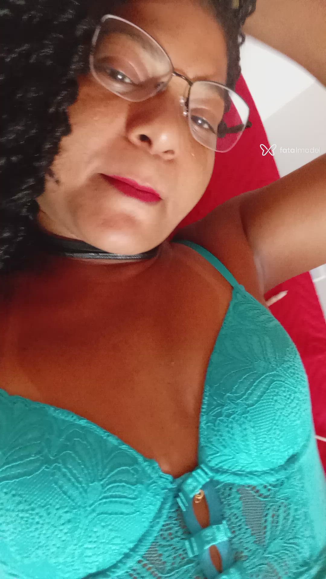 Acompanhante mulher com cabelo castanho de olhos castanhos - Thalita