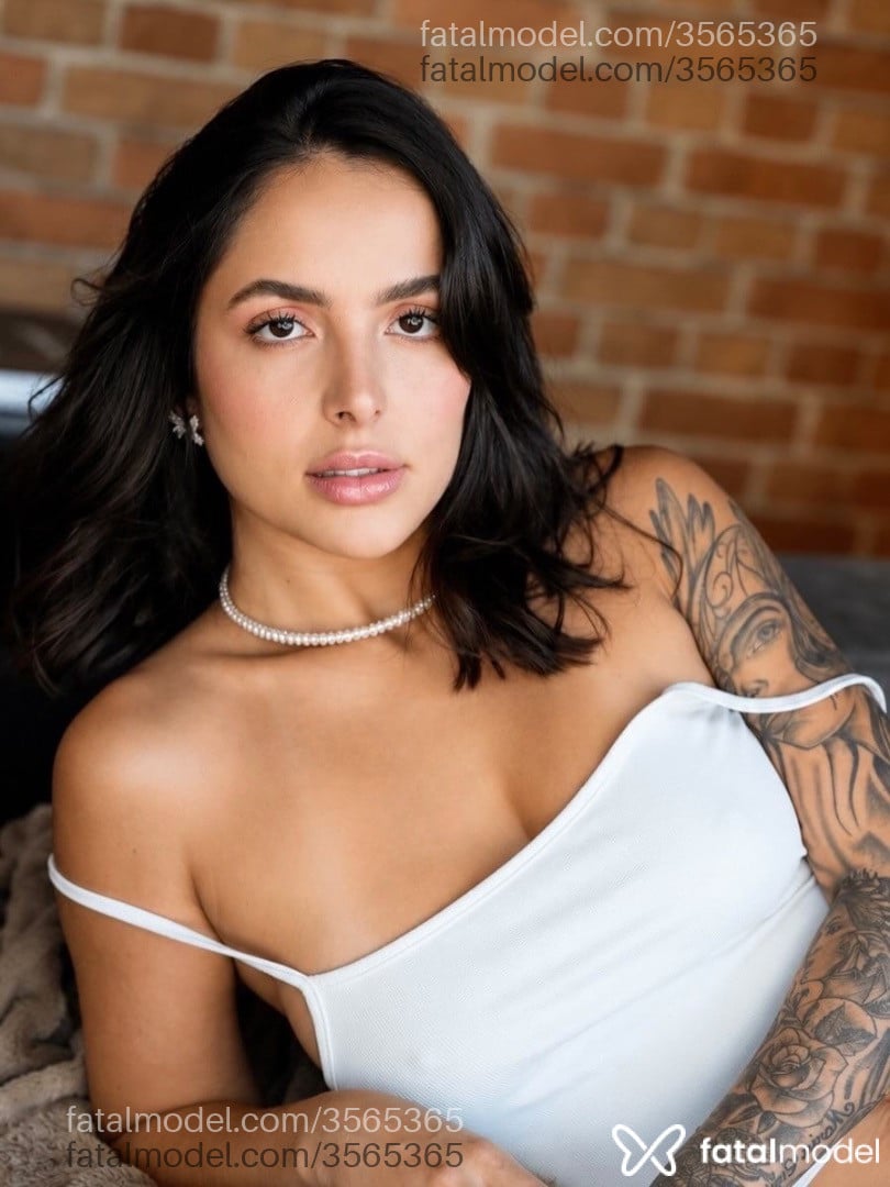 Acompanhante mulher com cabelo castanho de olhos castanhos - Lara Bueno Acompanhante mulher com cabelo castanho de olhos castanhos - Lara Bueno