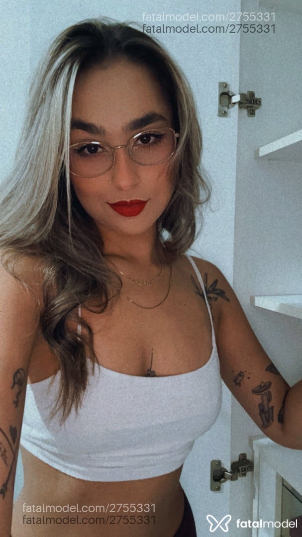 Acompanhante mulher loira (o) de olhos castanhos - Maitê Mendez