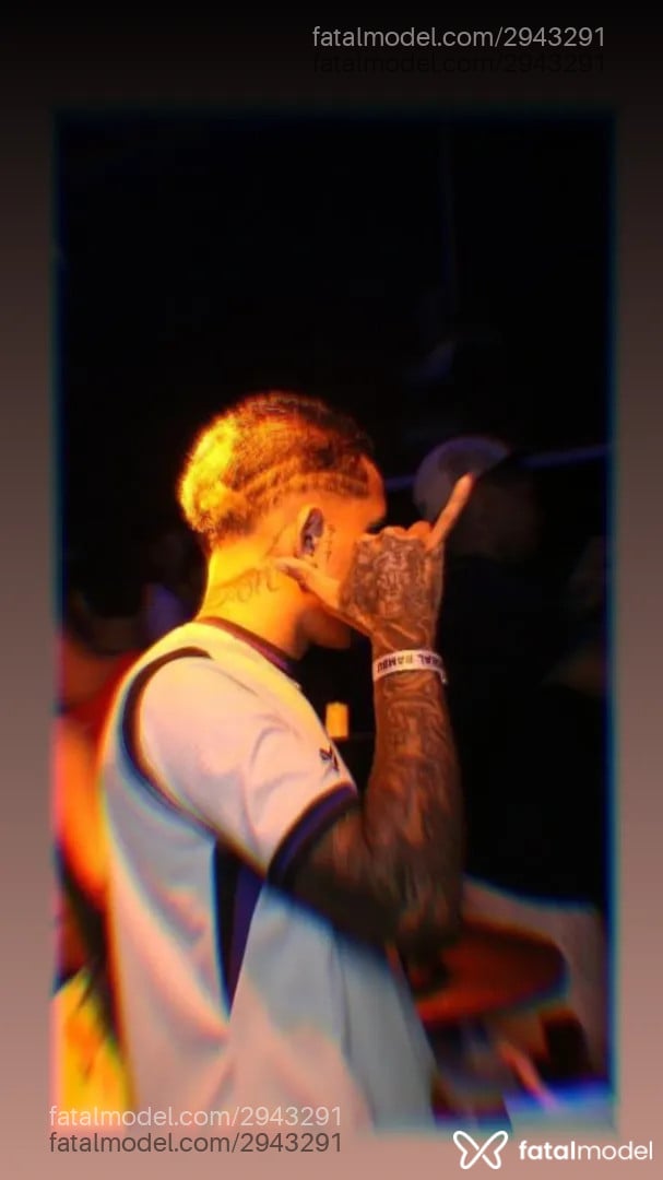 Acompanhante homem com cabelo castanho de olhos pretos - Cuckold