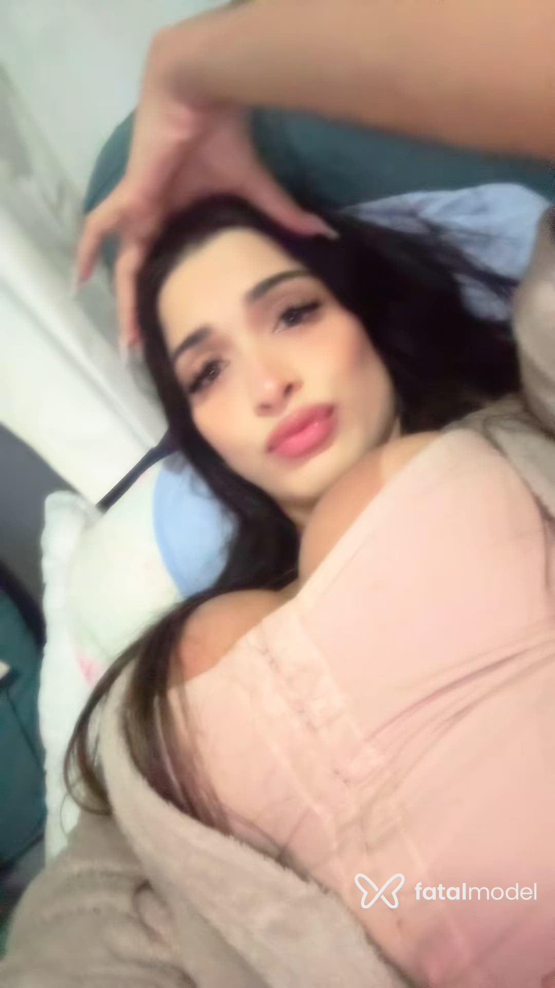 Acompanhante mulher trans com cabelo castanho de olhos mel - Julia Scobbar Acompanhante mulher trans com cabelo castanho de olhos mel - Julia Scobbar