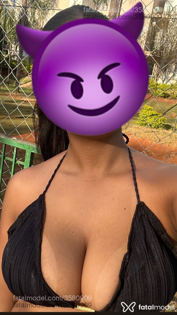 Acompanhante mulher morena (o) de olhos pretos - Lorena