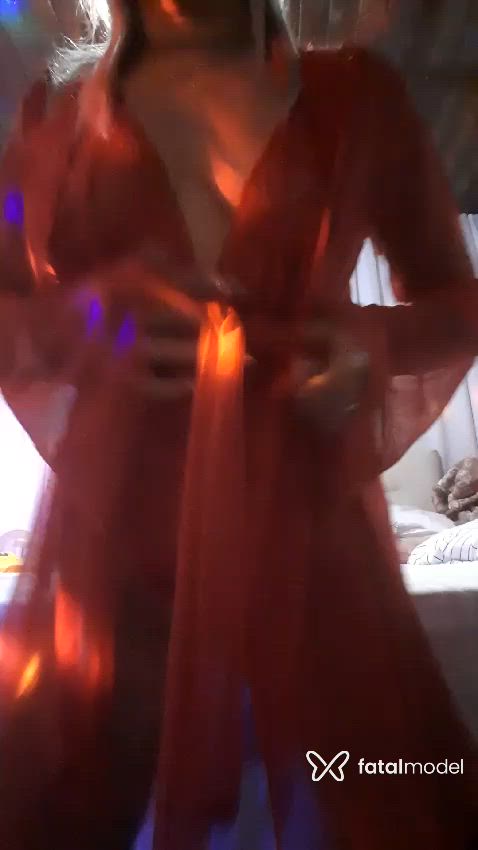 Acompanhante mulher loira (o) de olhos castanhos - PAMELA