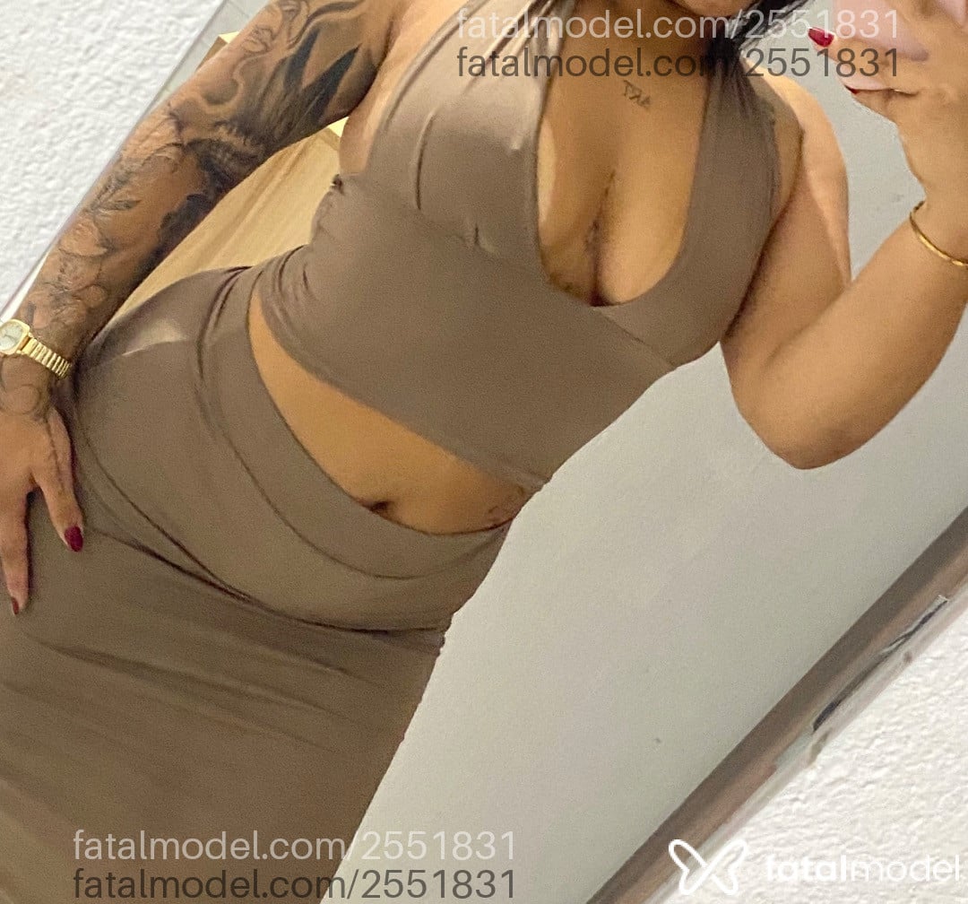 Acompanhante mulher morena (o) de olhos pretos - Raquel