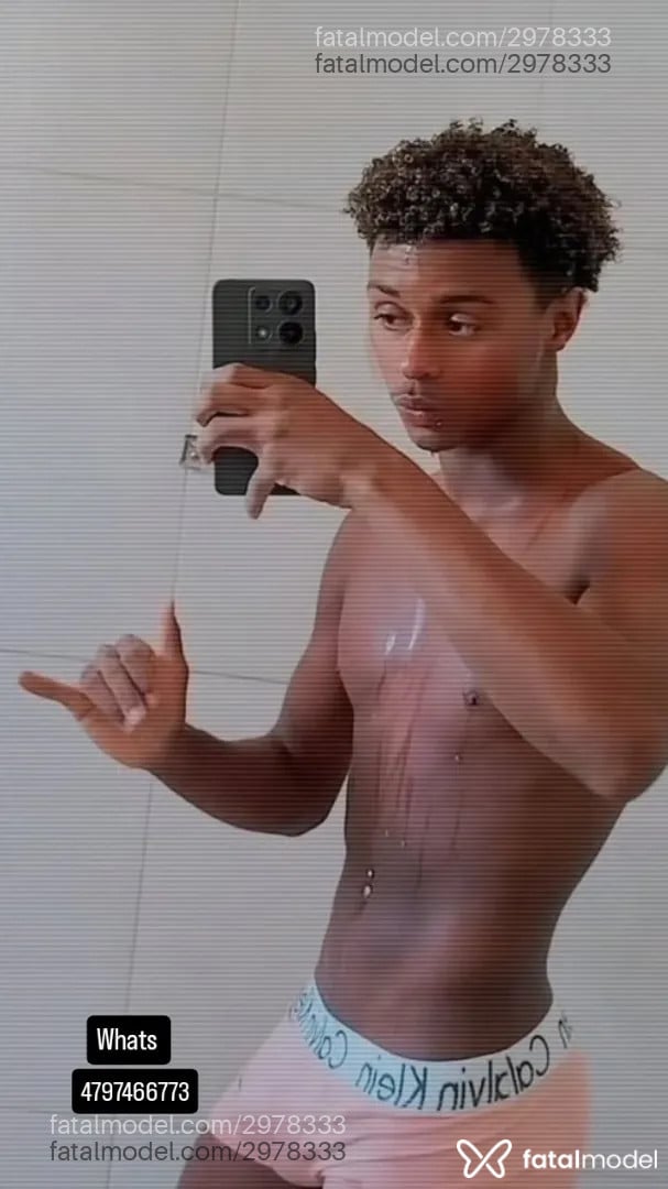 Acompanhante homem com cabelo castanho de olhos castanhos - Adriano
