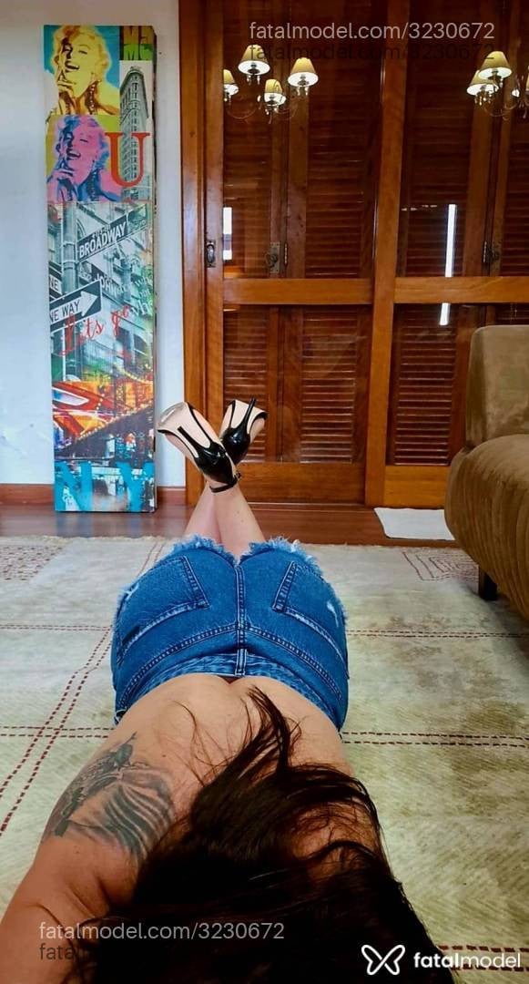 Acompanhante mulher com cabelo castanho de olhos verdes em Porto Alegre - Luana Ferrari