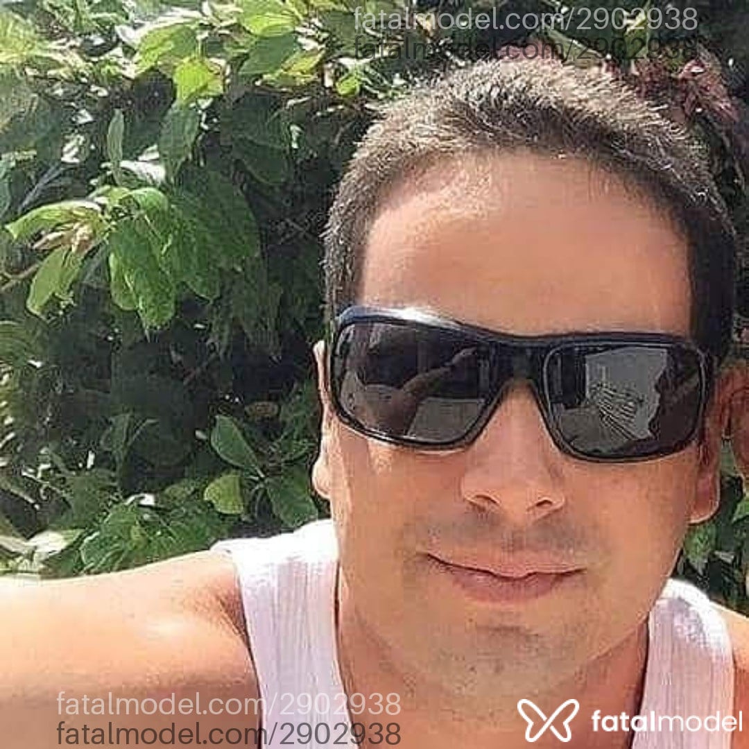 Acompanhante homem com cabelo castanho de olhos castanhos - Goldenlover