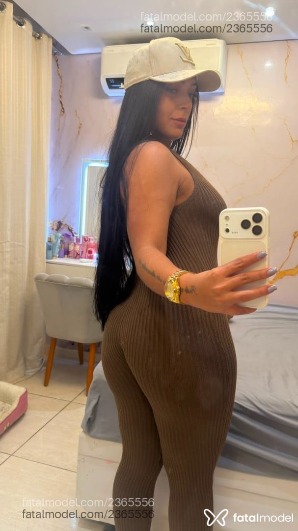 Acompanhante mulher morena (o) de olhos verdes - Aline