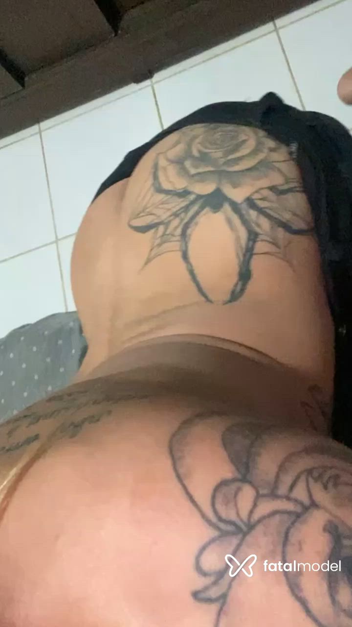 Acompanhante mulher trans morena (o) de olhos castanhos - Larissa Alcântara
