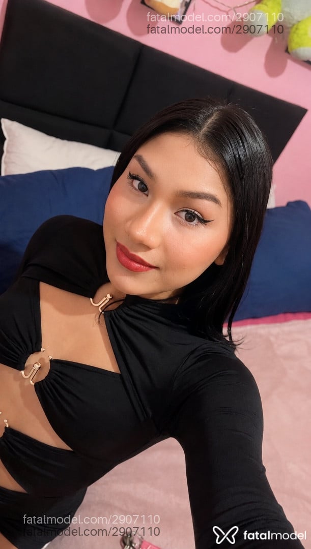 Acompanhante não-binário com cabelo castanho de olhos castanhos - Sthefany Catrine