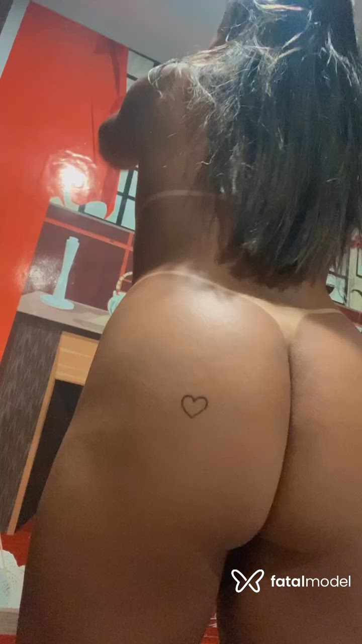 Acompanhante mulher morena (o) de olhos pretos - Lili índinha