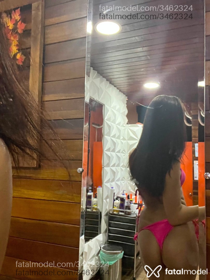 Acompanhante mulher trans com cabelo castanho de olhos castanhos - Maguedes