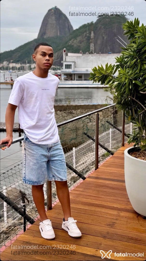 Acompanhante homem morena (o) de olhos castanhos - Moreninho