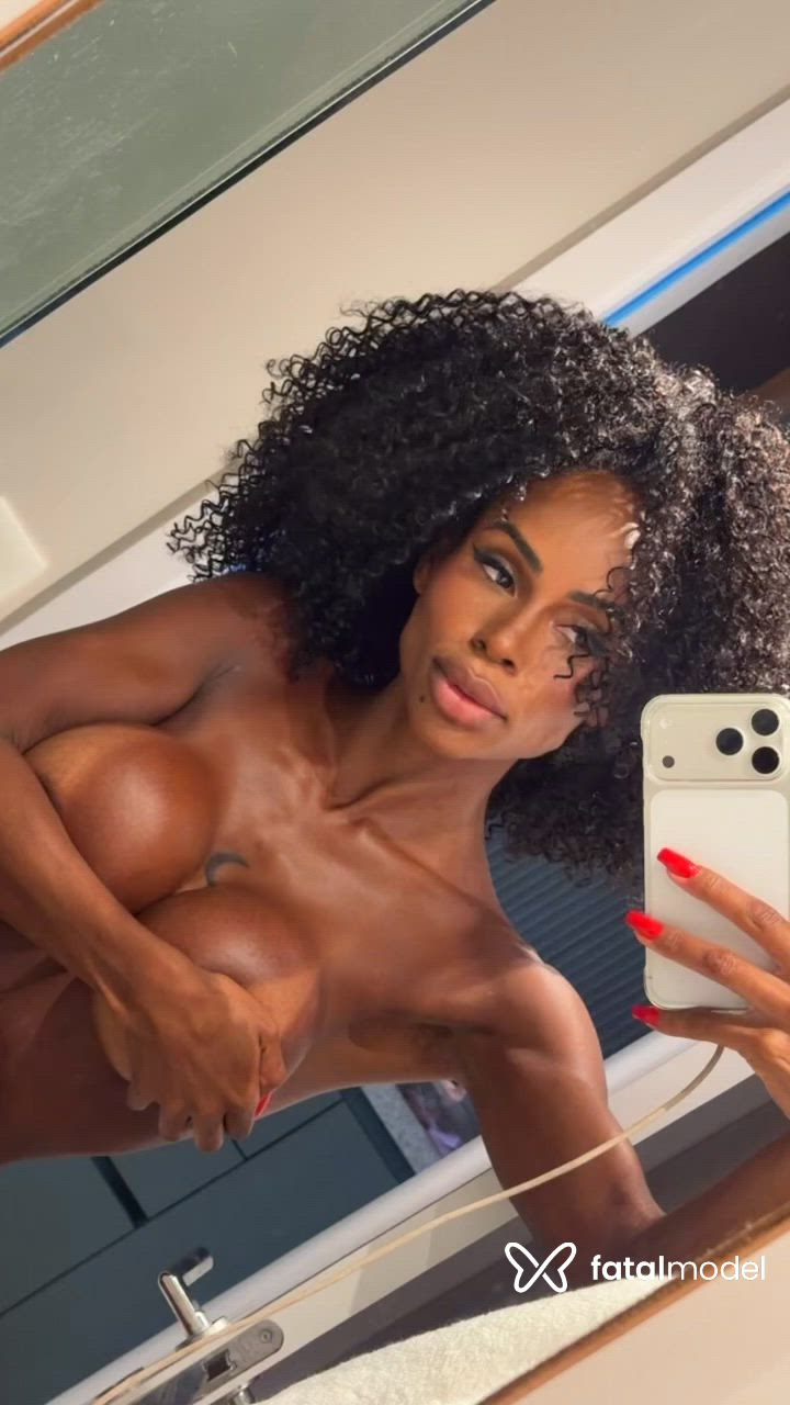 Acompanhante mulher com cabelo castanho de olhos pretos - Morana Acompanhante mulher com cabelo castanho de olhos pretos - Morana