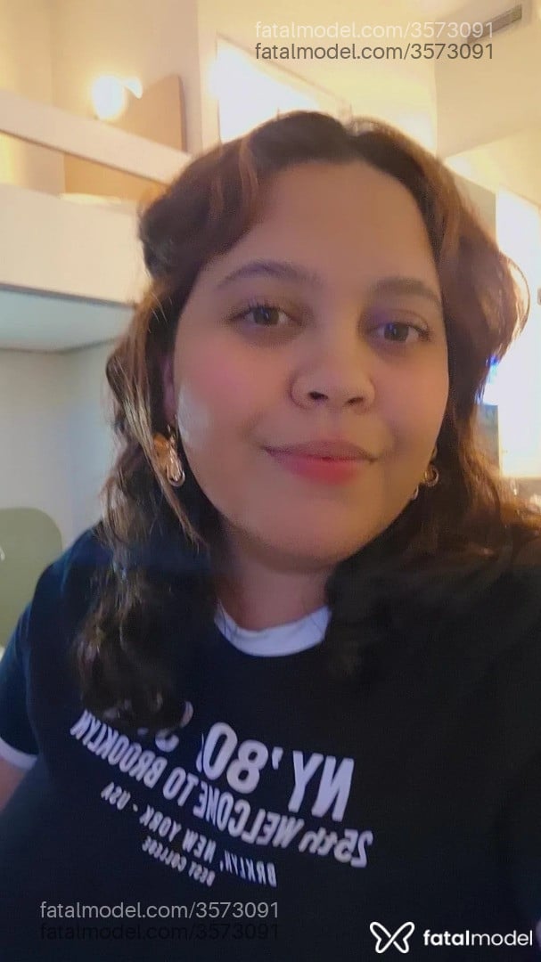 Acompanhante mulher com cabelo castanho de olhos castanhos - Gabriella
