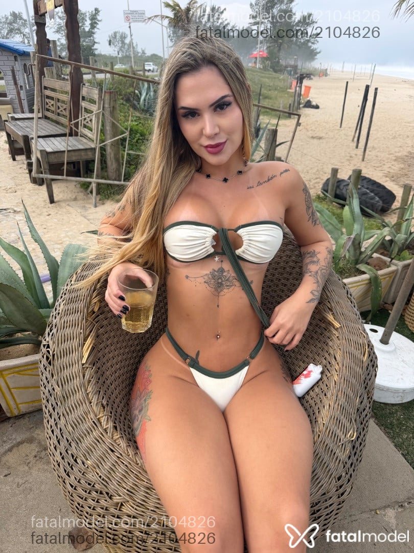 Acompanhante mulher loira (o) de olhos castanhos - Mari Ladeira