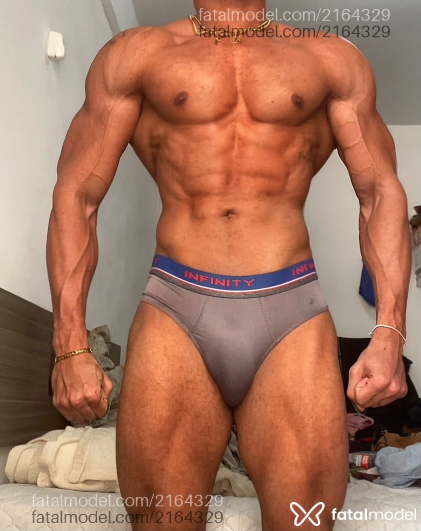 Acompanhante homem morena (o) de olhos castanhos - Lucasrafaeldot
