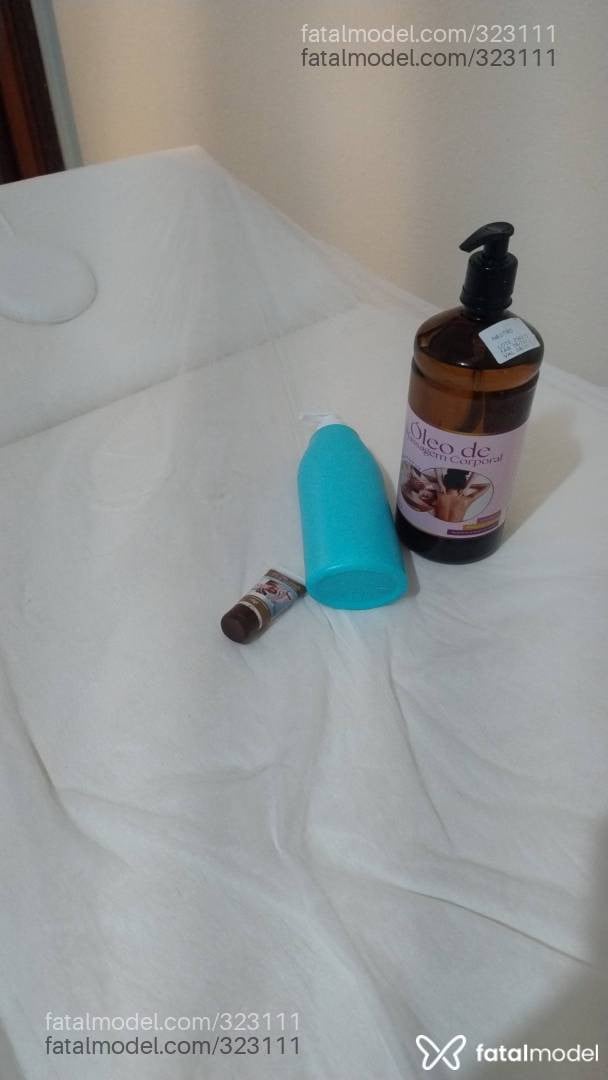 Acompanhante mulher com cabelo castanho de olhos castanhos em Limeira - Tavares