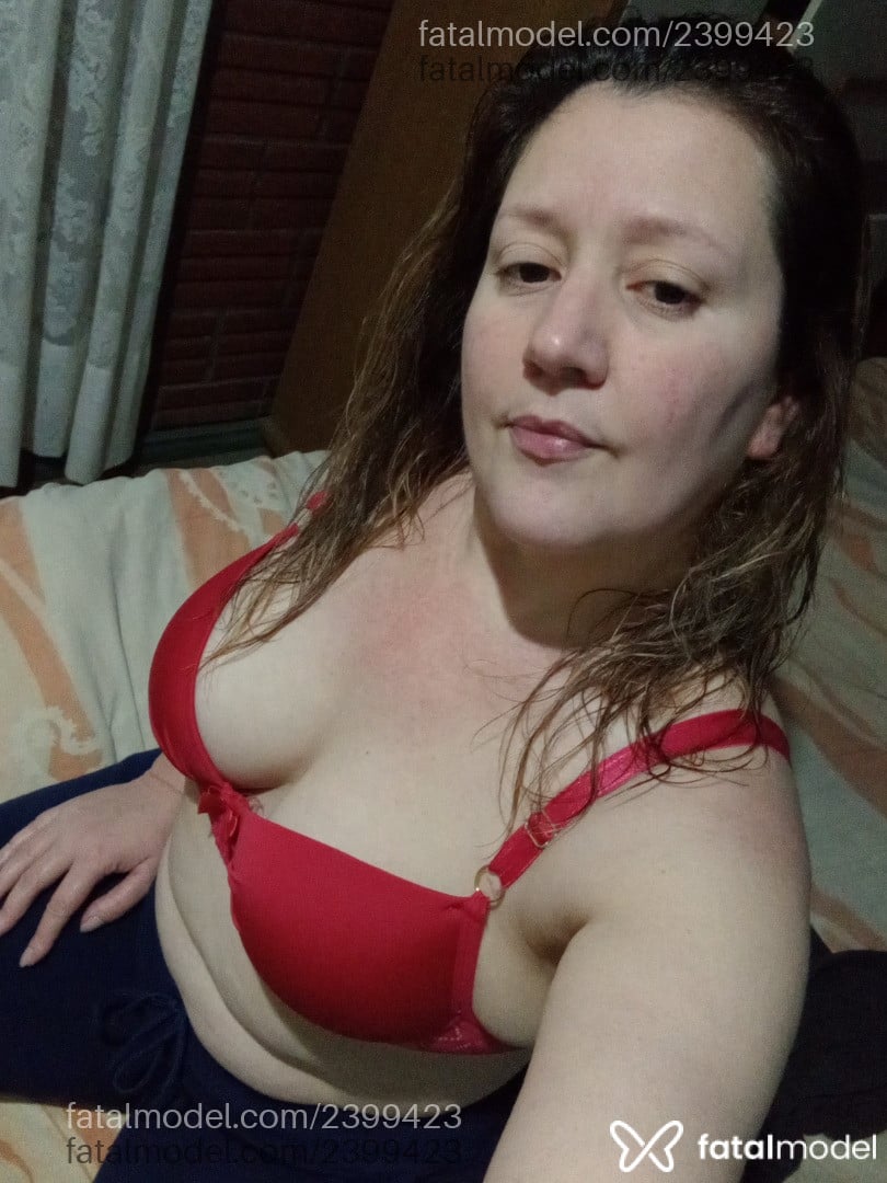 Acompanhante mulher loira (o) de olhos castanhos - Rohh Santos
