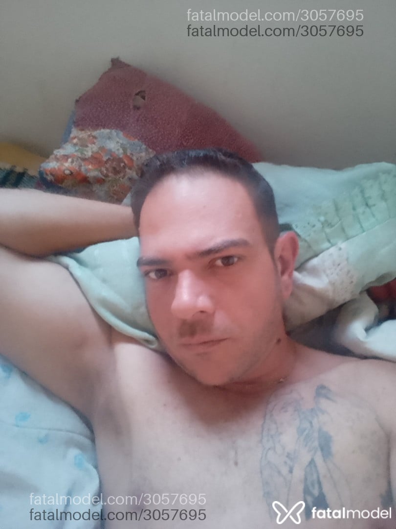 Acompanhante homem com cabelo castanho de olhos castanhos - Beto