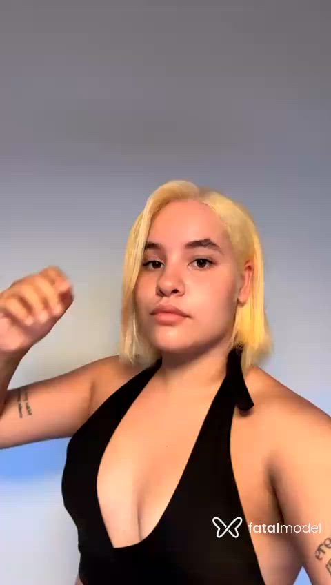 Acompanhante mulher morena (o) de olhos castanhos - Sarah Mel Acompanhante mulher morena (o) de olhos castanhos - Sarah Mel