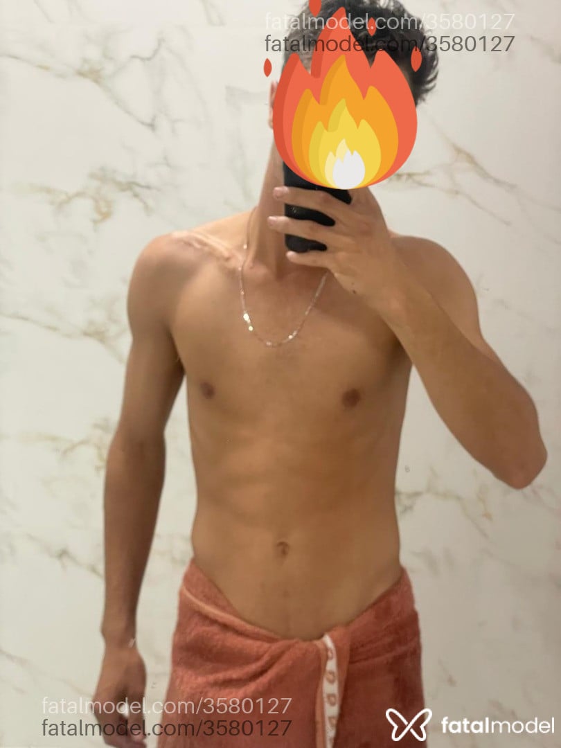 Acompanhante homem com cabelo castanho de olhos castanhos - Novinhodelas