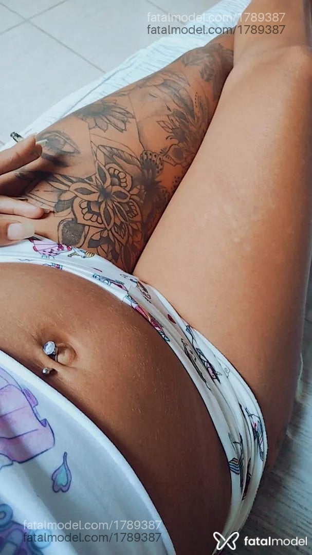 Acompanhante mulher morena (o) de olhos pretos - Fernanda