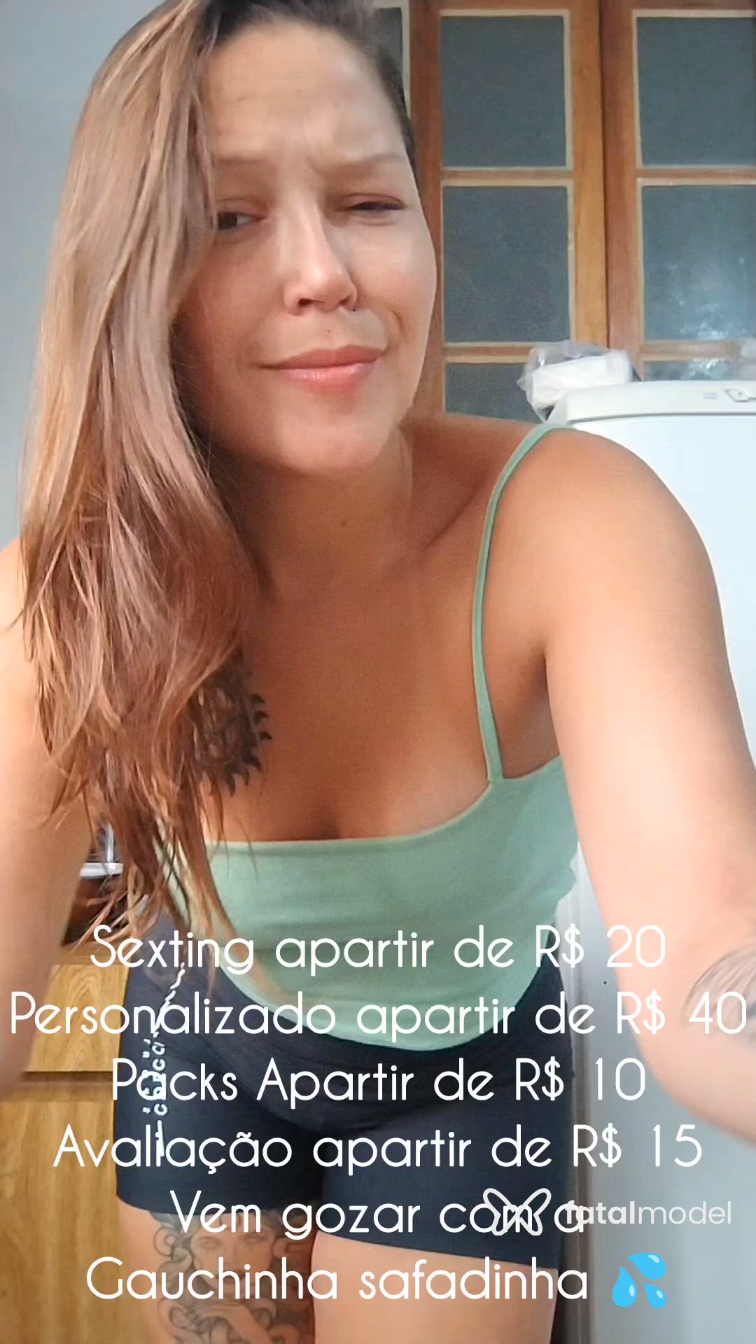Acompanhante mulher com cabelo castanho de olhos mel - Hellen