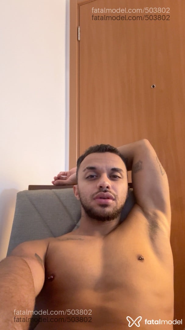 Acompanhante homem morena (o) de olhos castanhos - Vinicius