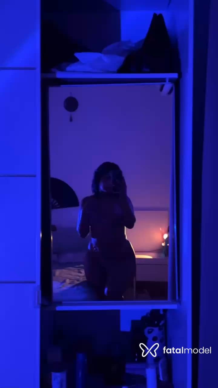 Acompanhante mulher morena (o) de olhos mel - Demi Bueno