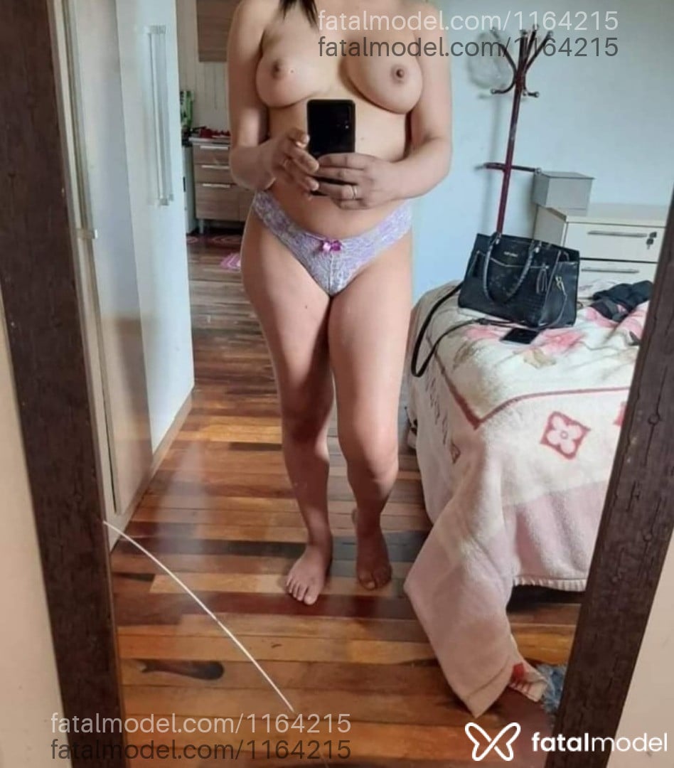 Acompanhante mulher com cabelo castanho de olhos castanhos - Flávia Tedescho