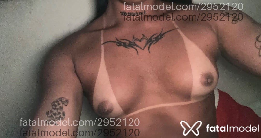 Acompanhante mulher trans morena (o) de olhos pretos - Joyzinha