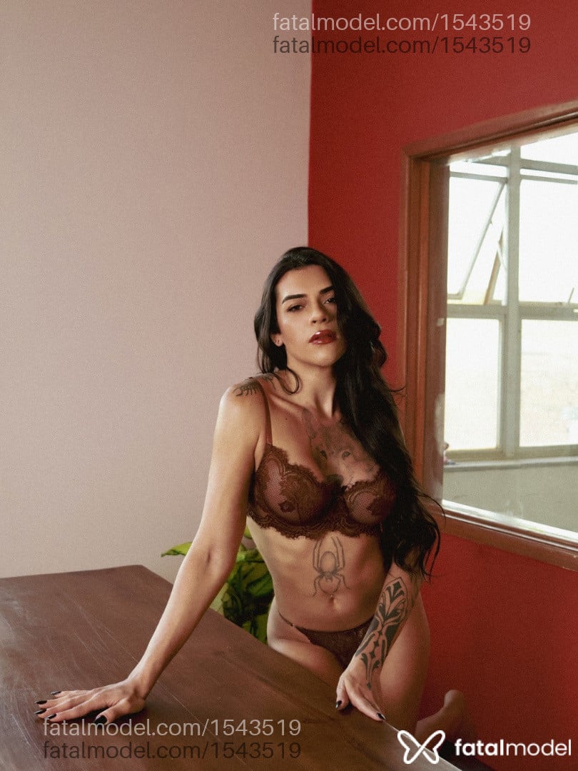 Acompanhante travesti morena (o) de olhos mel - Jade Villar Acompanhante travesti morena (o) de olhos mel - Jade Villar