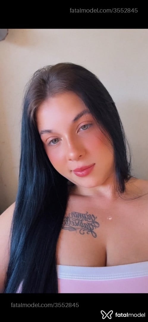 Acompanhante mulher morena (o) de olhos verdes - Penélope