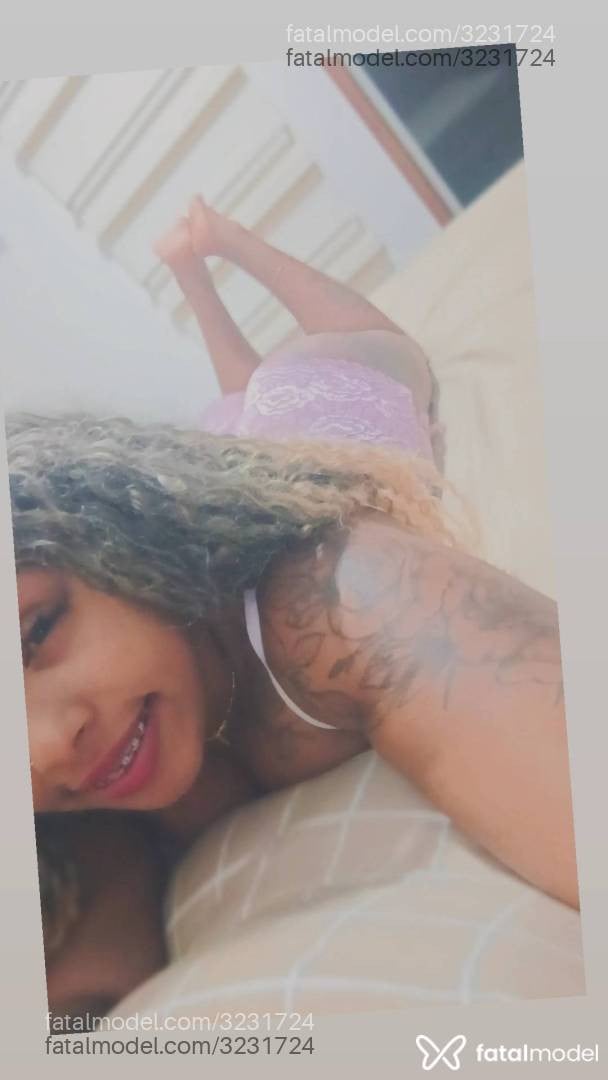 Acompanhante mulher loira (o) de olhos castanhos - Stefany