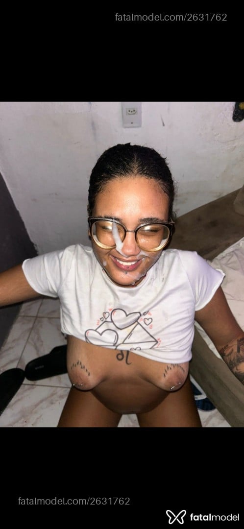 Acompanhante mulher com cabelo castanho de olhos castanhos - Lilica