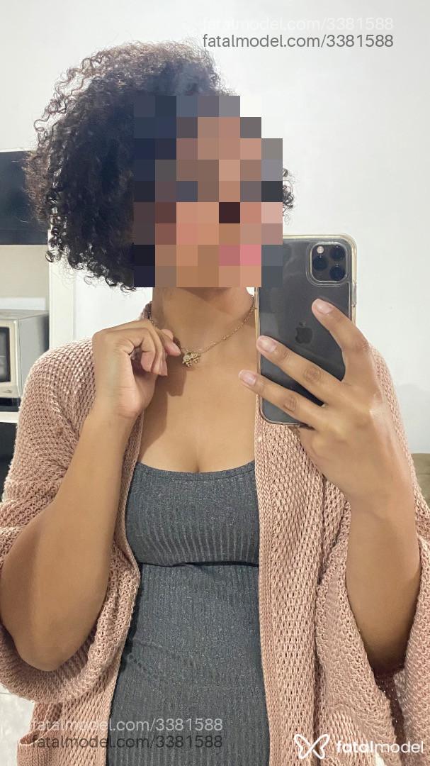 Acompanhante mulher com cabelo castanho de olhos castanhos - Preta