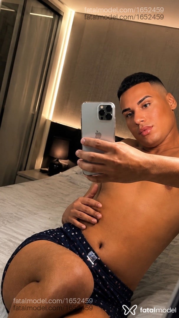 Acompanhante mulher trans com cabelo castanho de olhos castanhos - Bruninho Baianinho