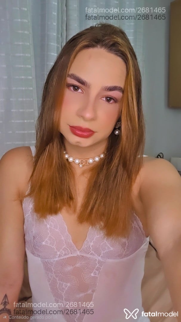 Acompanhante mulher trans loira (o) de olhos mel - Bru Angel
