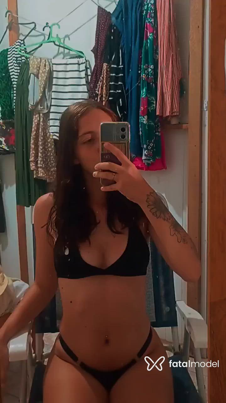 Acompanhante mulher loira (o) de olhos castanhos - Rafinha