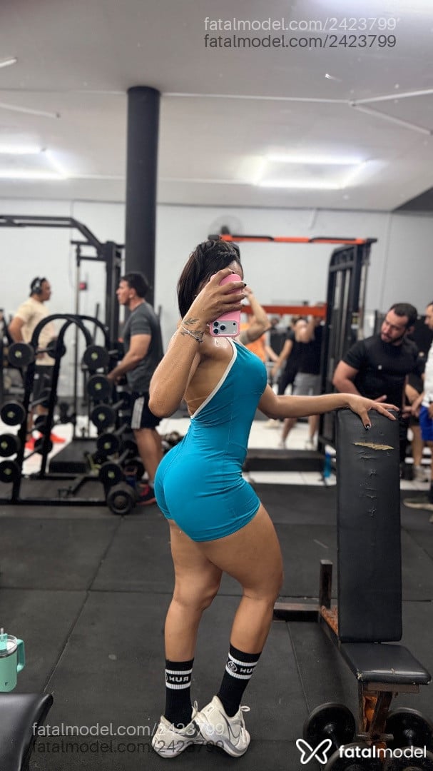 Acompanhante mulher trans morena (o) de olhos castanhos - Thaemyllyneves